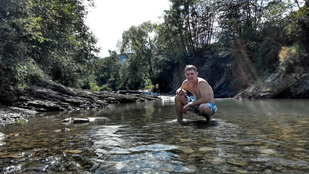Cottage Ozerniy Lazeshchyna Bagian luar foto