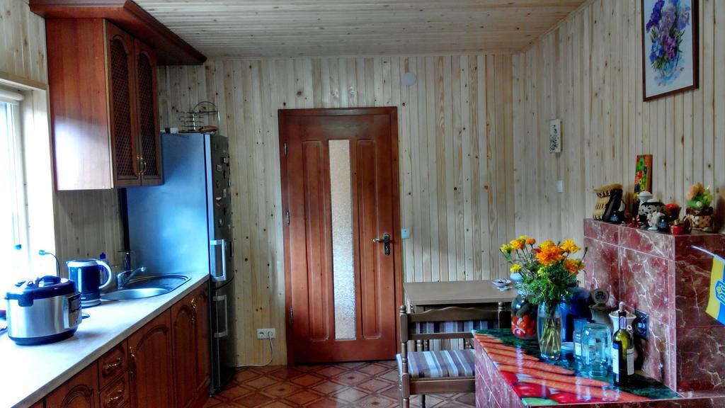 Cottage Ozerniy Lazeshchyna Ruang foto
